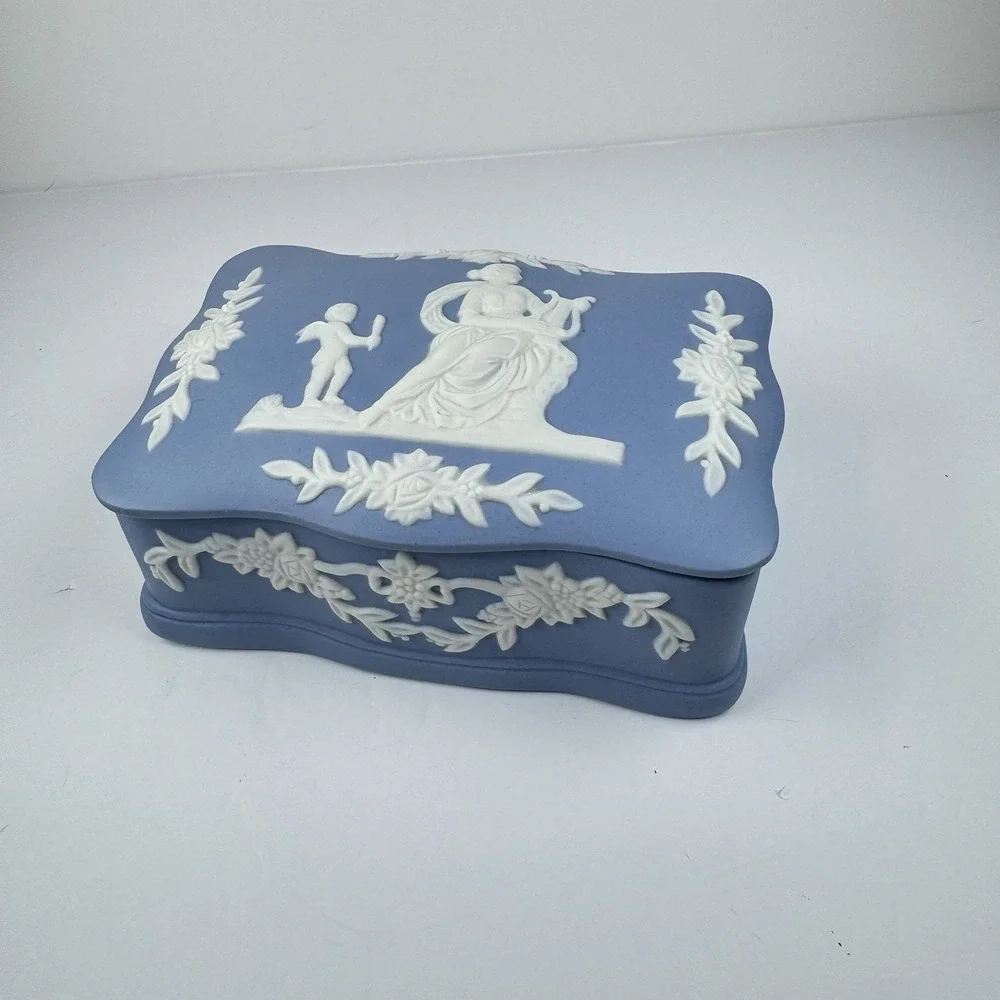 Jasperware Japan Lidded Jewelry Trinket Box Blue 5.5in Woman‎ Cherub Vanity